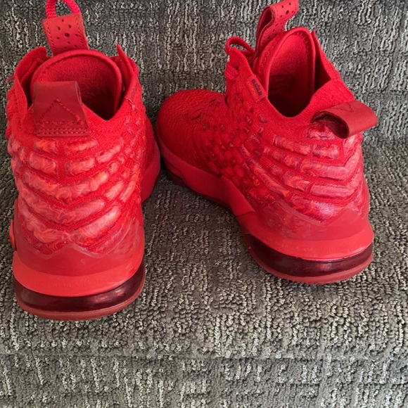 Boys Red Lebrons Size 5 - Picture 3 of 7